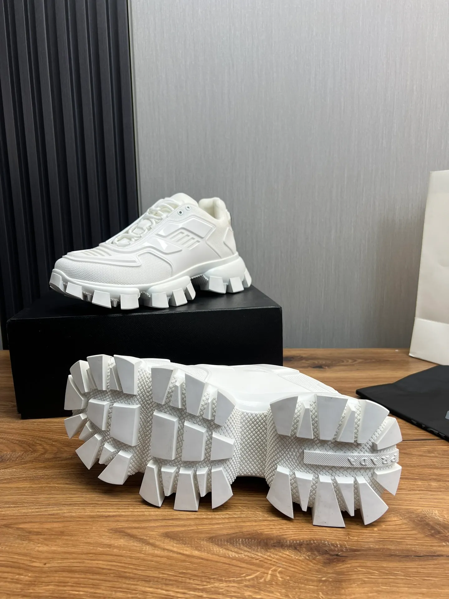 Men's shoes 💰620💰 [PRADA] Popular thick-soled shoes for couples 👩‍❤️‍👨 Available all year round ✔️Official website synchronization Original fly-knit film fabric + cowhide lining, 1⃣️ to 1⃣️ replica, original sole, 36-45 (45 made to order, non-refundable)